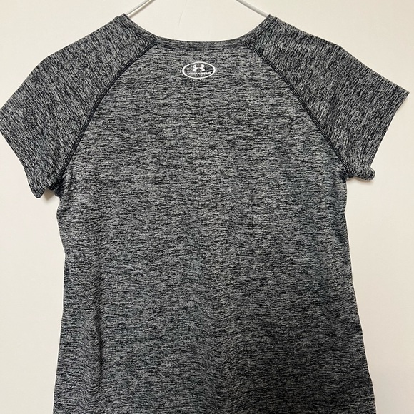 UNDER ARMOUR GREY/BLACK SHORT SLEEVE SIZE YOUTH LARGE SHIRT - Picture 3 of 5